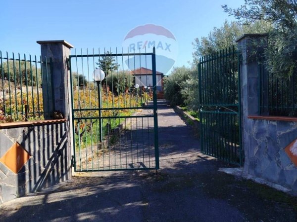 casa indipendente in vendita ad Adrano