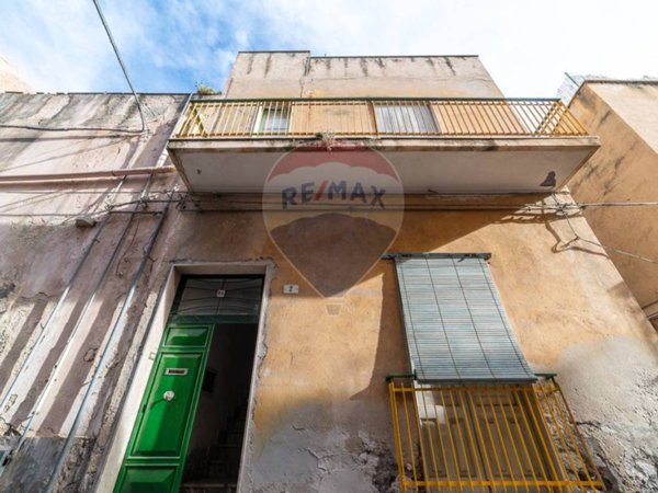 casa indipendente in vendita ad Adrano