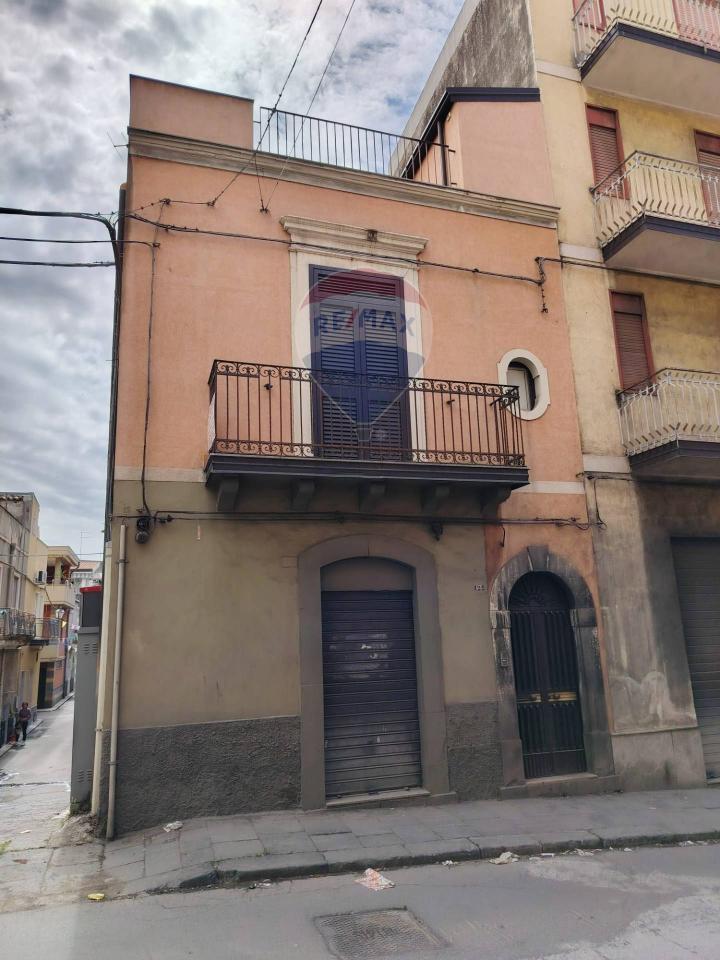 casa indipendente in vendita ad Adrano
