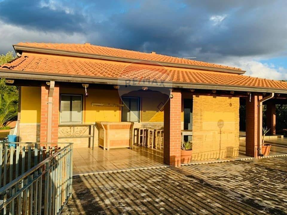 casa indipendente in vendita ad Adrano