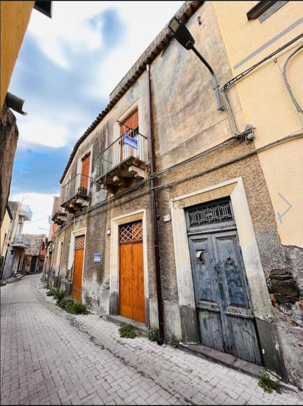 casa indipendente in vendita ad Adrano