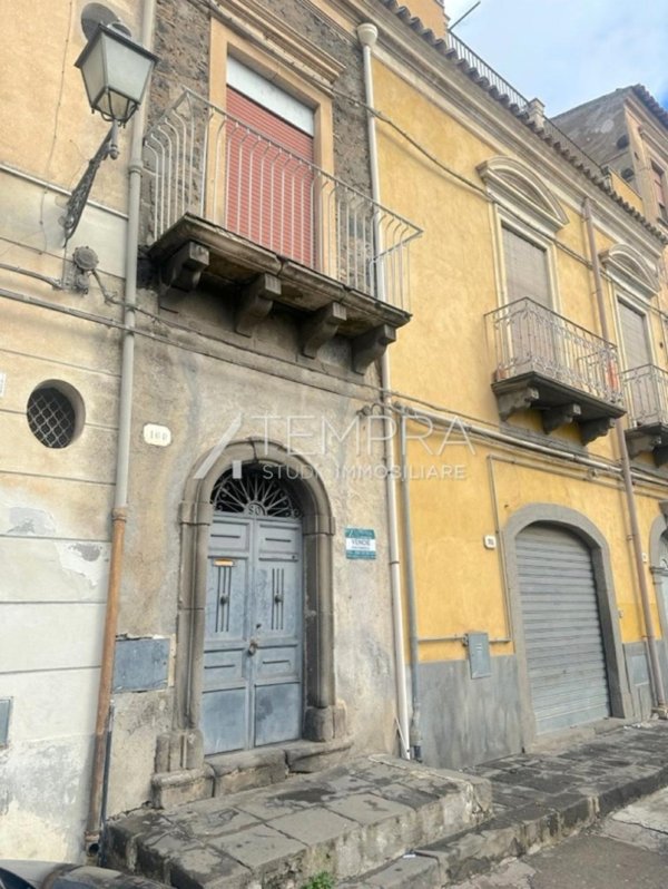 casa indipendente in vendita ad Adrano