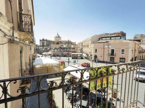 casa indipendente in vendita ad Adrano