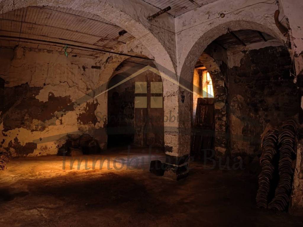 negozio in vendita ad Adrano