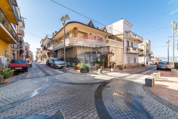 casa indipendente in vendita ad Adrano