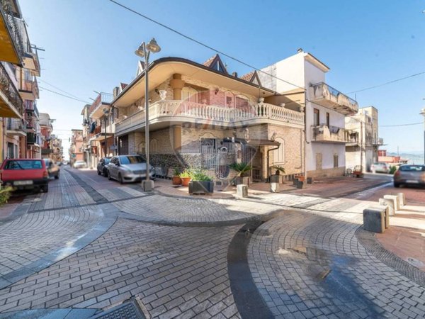 casa indipendente in vendita ad Adrano