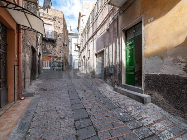 casa indipendente in vendita ad Adrano