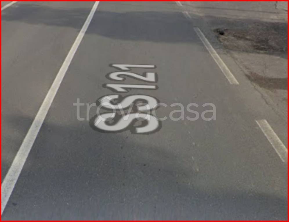 locale commerciale in vendita ad Adrano