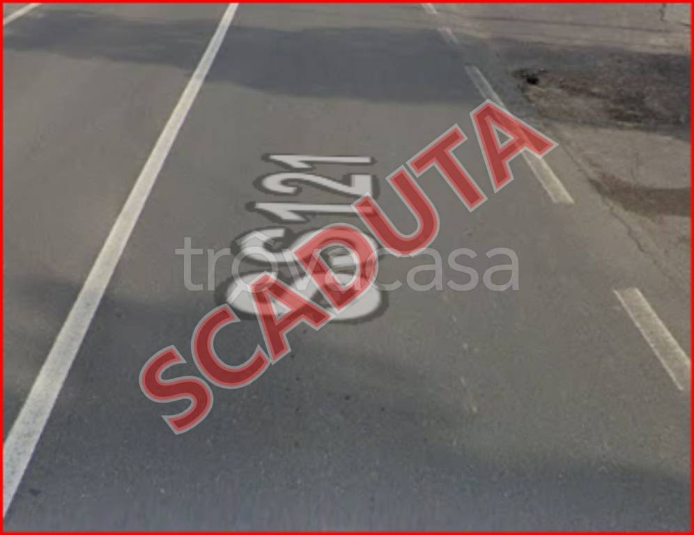 locale commerciale in vendita ad Adrano