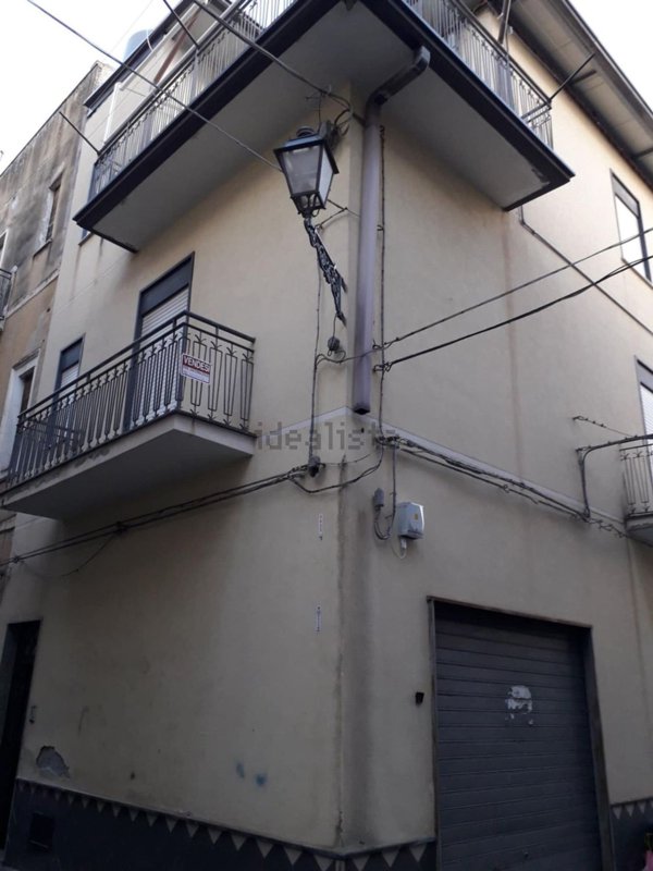 casa indipendente in vendita ad Adrano