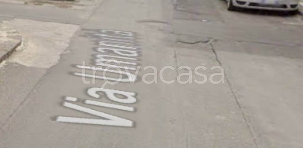 locale commerciale in vendita ad Adrano