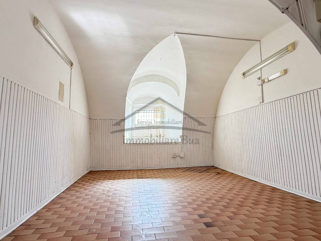 negozio in vendita ad Adrano