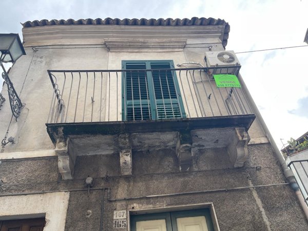 casa indipendente in vendita ad Adrano