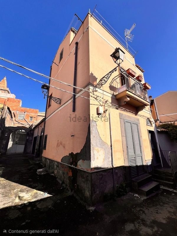 casa indipendente in vendita ad Adrano