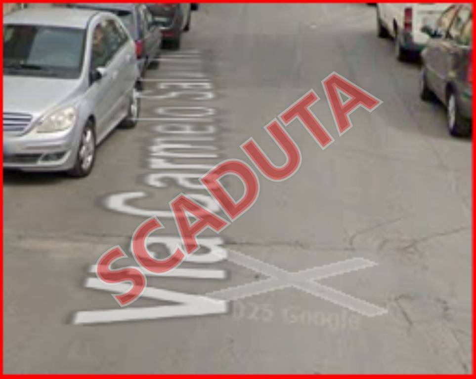 locale commerciale in vendita ad Adrano