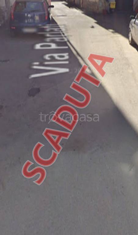 locale commerciale in vendita ad Adrano