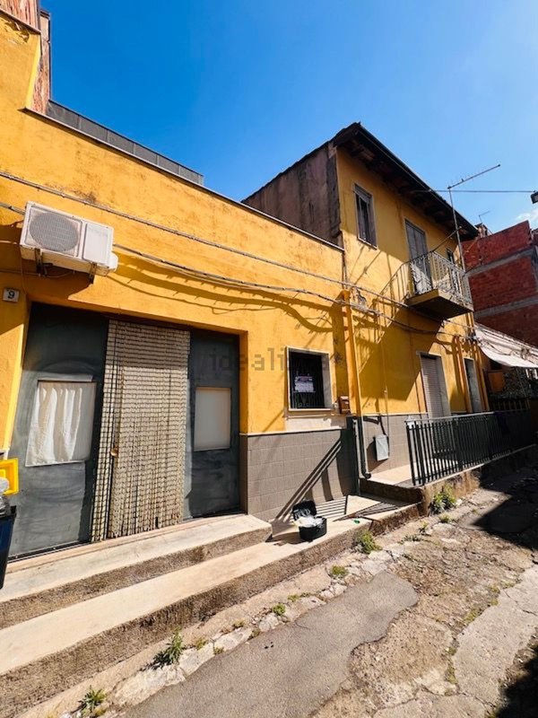 casa indipendente in vendita ad Adrano