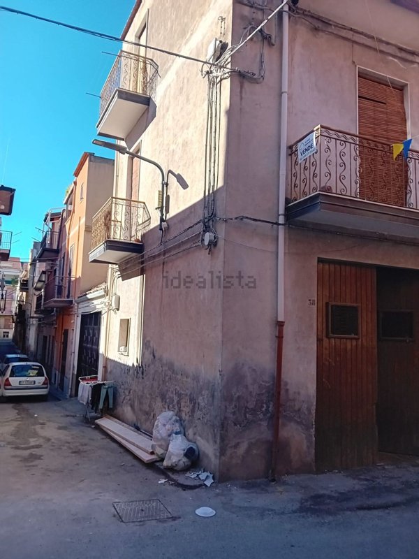 casa indipendente in vendita ad Adrano