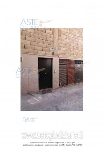 locale commerciale in vendita ad Adrano