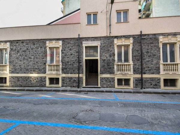 casa indipendente in vendita ad Adrano