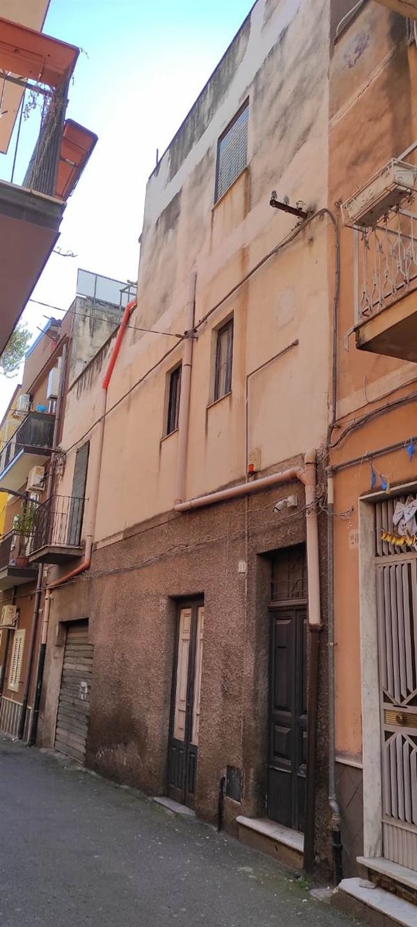 casa indipendente in vendita ad Adrano