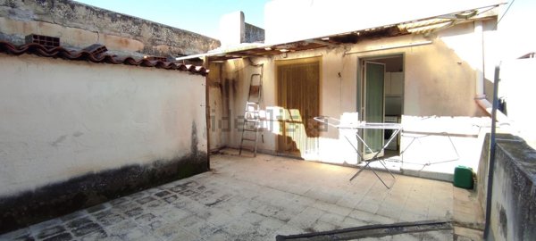 casa indipendente in vendita ad Adrano
