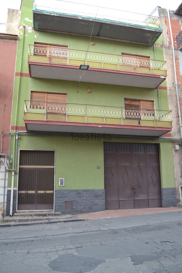 casa indipendente in vendita ad Adrano