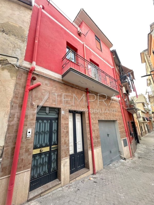 casa indipendente in vendita ad Adrano