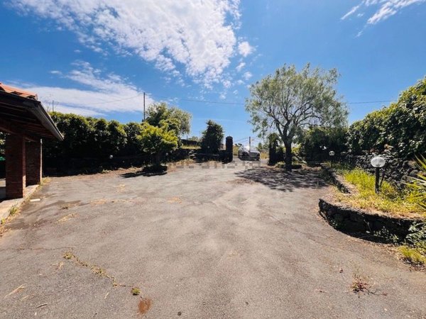 casa indipendente in vendita ad Adrano