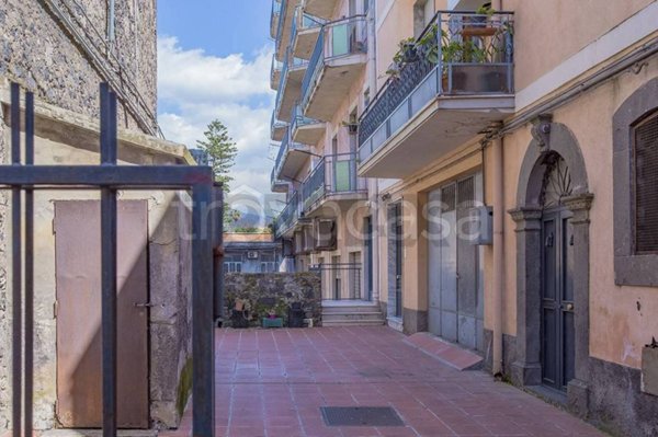 casa indipendente in vendita ad Adrano