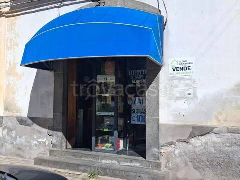 negozio in vendita ad Adrano