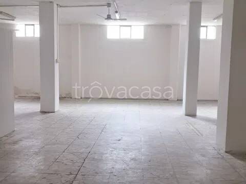 negozio in vendita ad Adrano