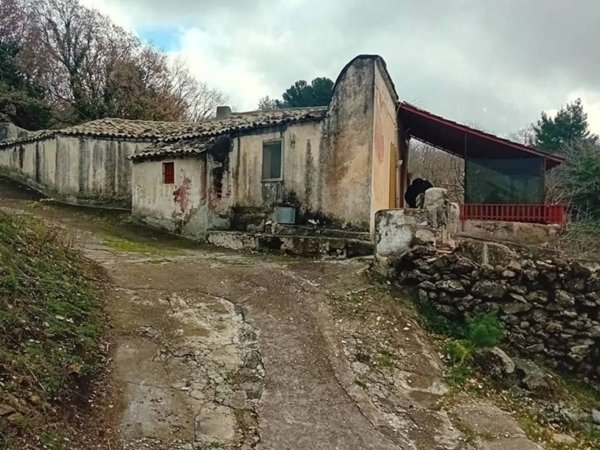 quadrivano in vendita ad Adrano