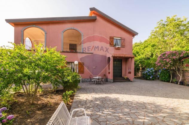 casa indipendente in vendita ad Adrano