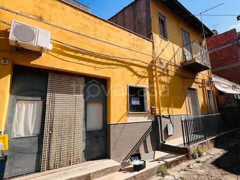 casa indipendente in vendita ad Adrano