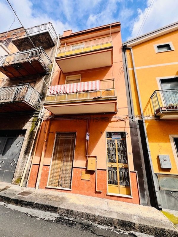 casa indipendente in vendita ad Adrano
