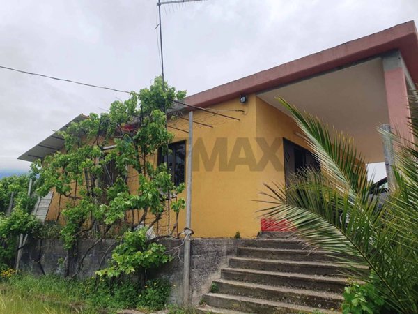 casa indipendente in vendita ad Adrano