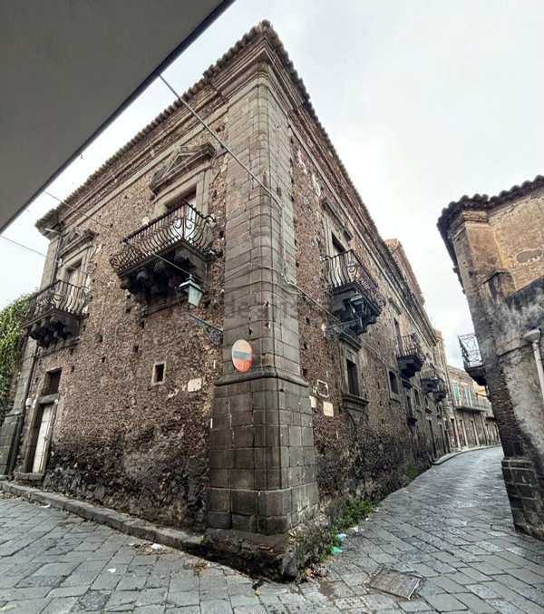 casa indipendente in vendita ad Adrano