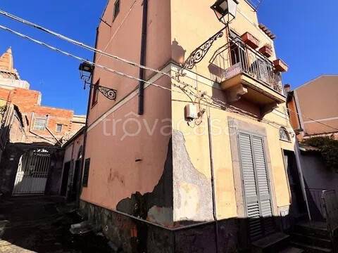 casa indipendente in vendita ad Adrano
