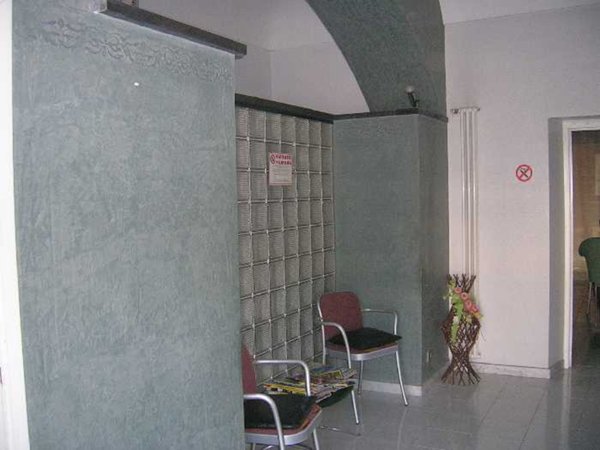 locale commerciale in vendita ad Adrano