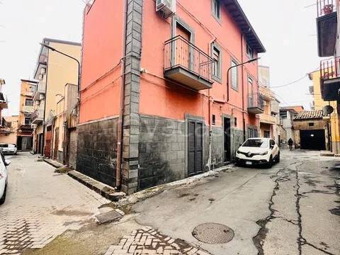casa indipendente in vendita ad Adrano