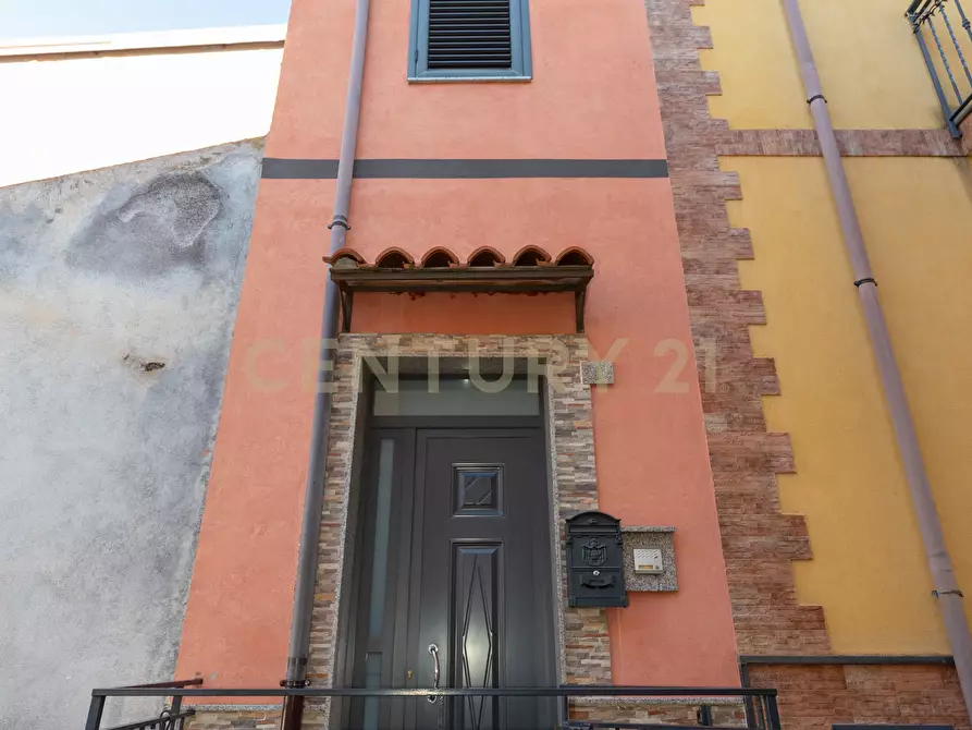 casa indipendente in vendita ad Adrano