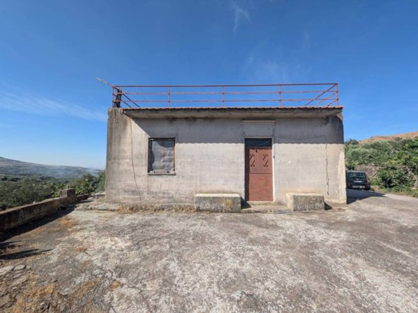 casa indipendente in vendita ad Adrano