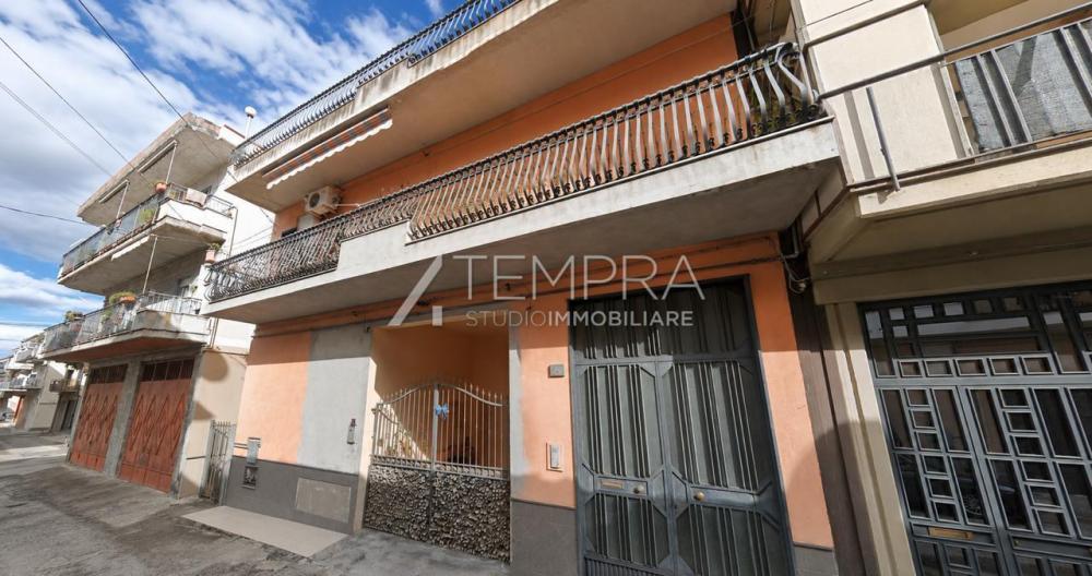 casa indipendente in vendita ad Adrano
