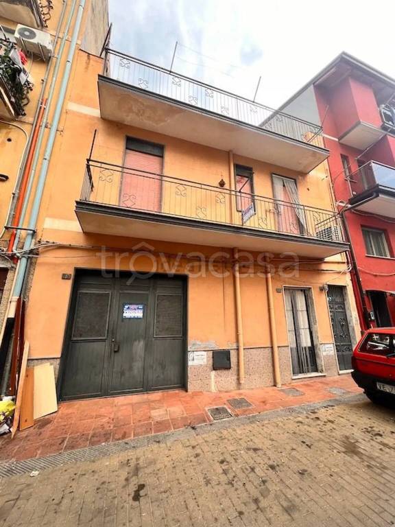 casa indipendente in vendita ad Adrano
