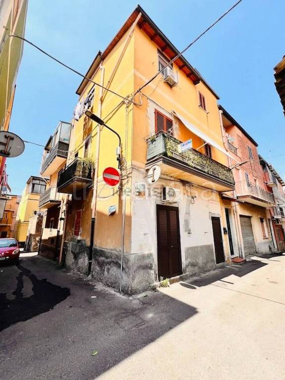 casa indipendente in vendita ad Adrano