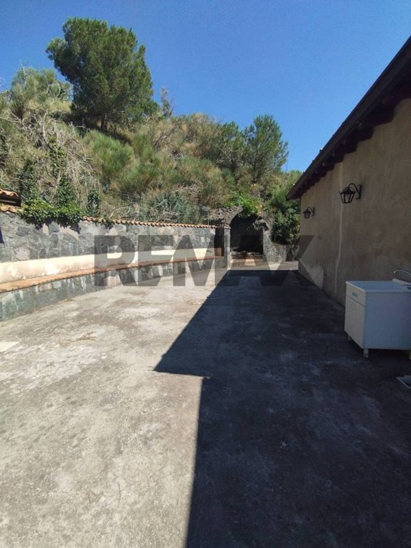 casa indipendente in vendita ad Adrano