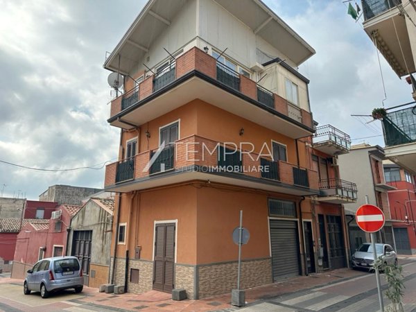 casa indipendente in vendita ad Adrano