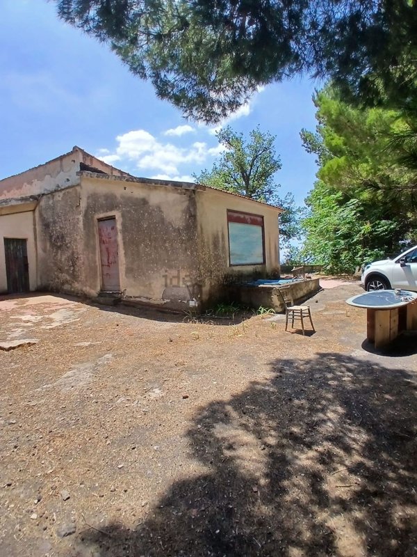 casa indipendente in vendita ad Adrano