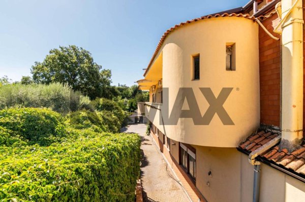 intera palazzina in vendita ad Adrano